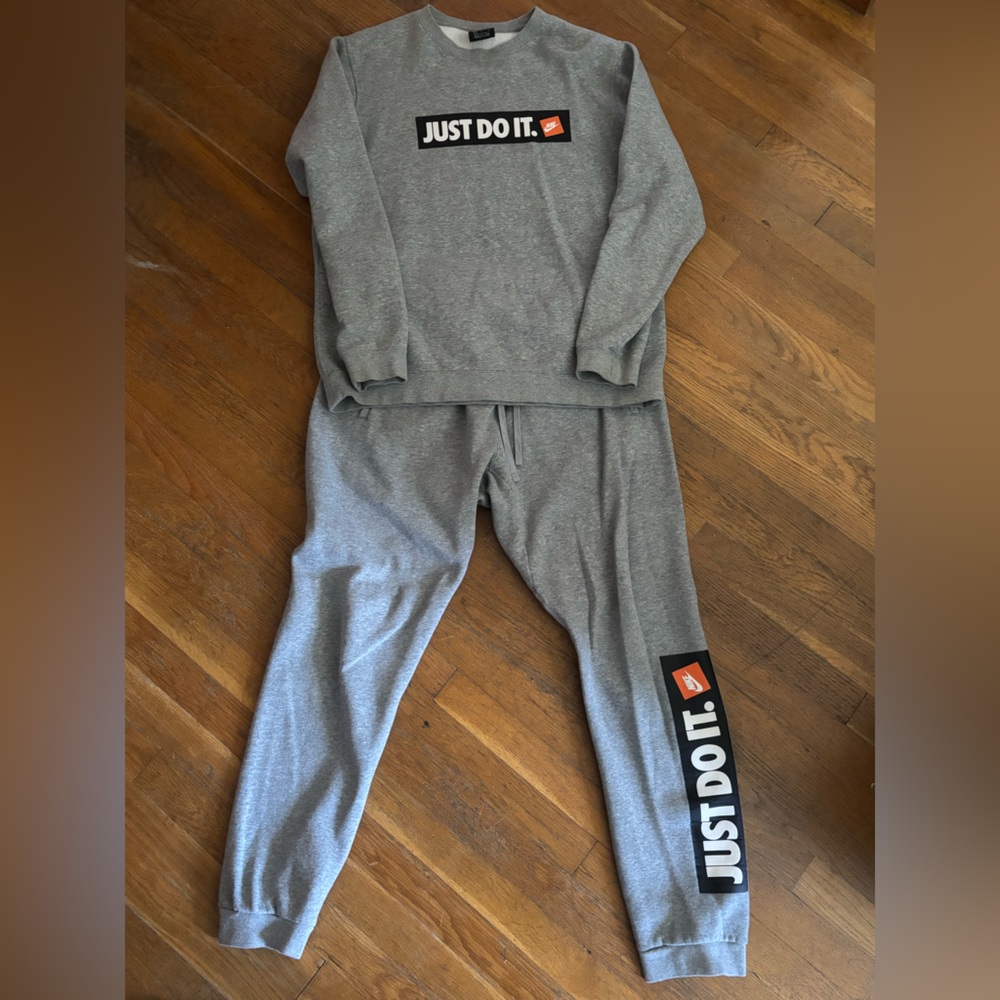 Men’s Nike Gray Sweatpants and Sweatshirt